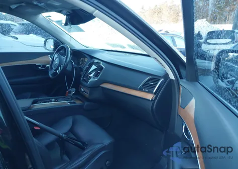 2021 Volvo Xc90 T6 Momentum 7 Passenger z USA, uszkodzony, nr VIN YV4A22PK8M1682706